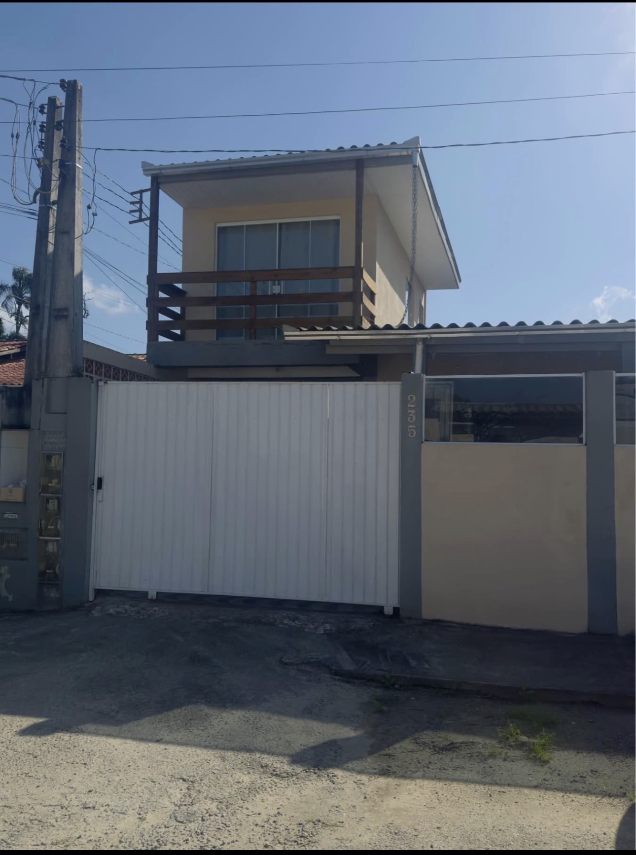 Casa semimobiliada com área de festas em Santa Lídia — Santa Lídia, Penha