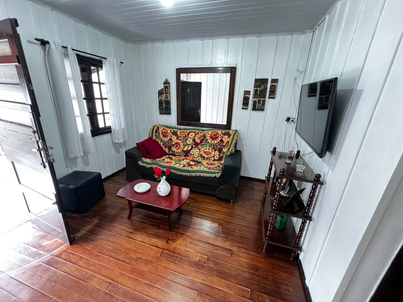 Casa de madeira com amplo quintal — Meia Praia, Navegantes